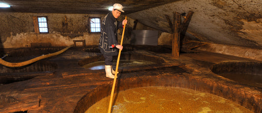 日本一しょうゆ 国産有機再仕込しょうゆ(二段仕込)1.8L x 6本/ ケース, 日本産, Organic Saishikomi Shoyu (Double-brewed Soy Sauce) brewed in traditional wooden barrels, 1.8L x 6 bottles/ case, Product of Japan